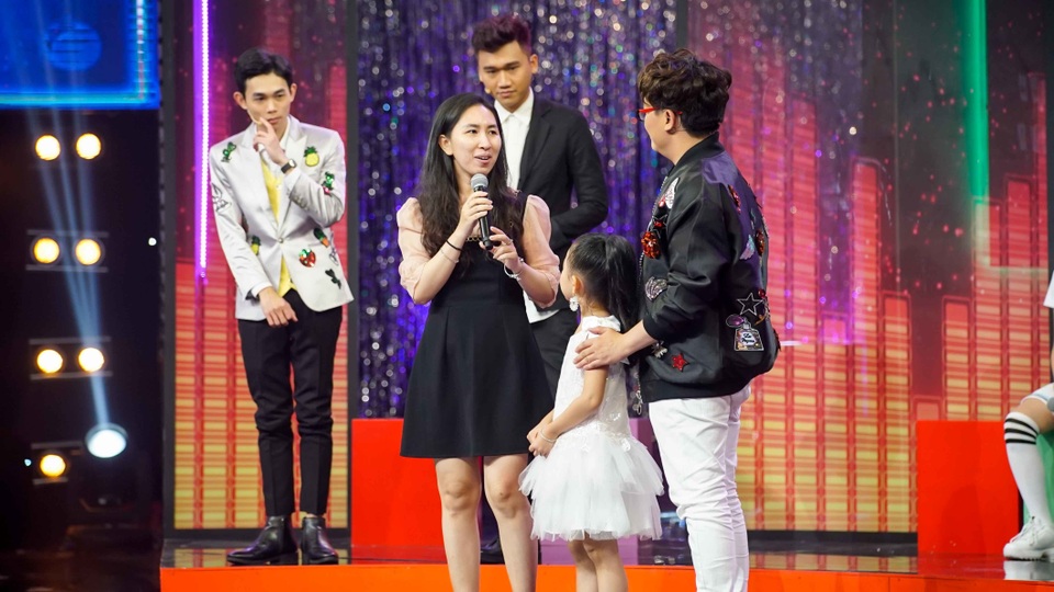 Cô bé chưa biết chữ hát karaoke “vanh vách” khiến Xuân Nghị “phát cuồng” - 4