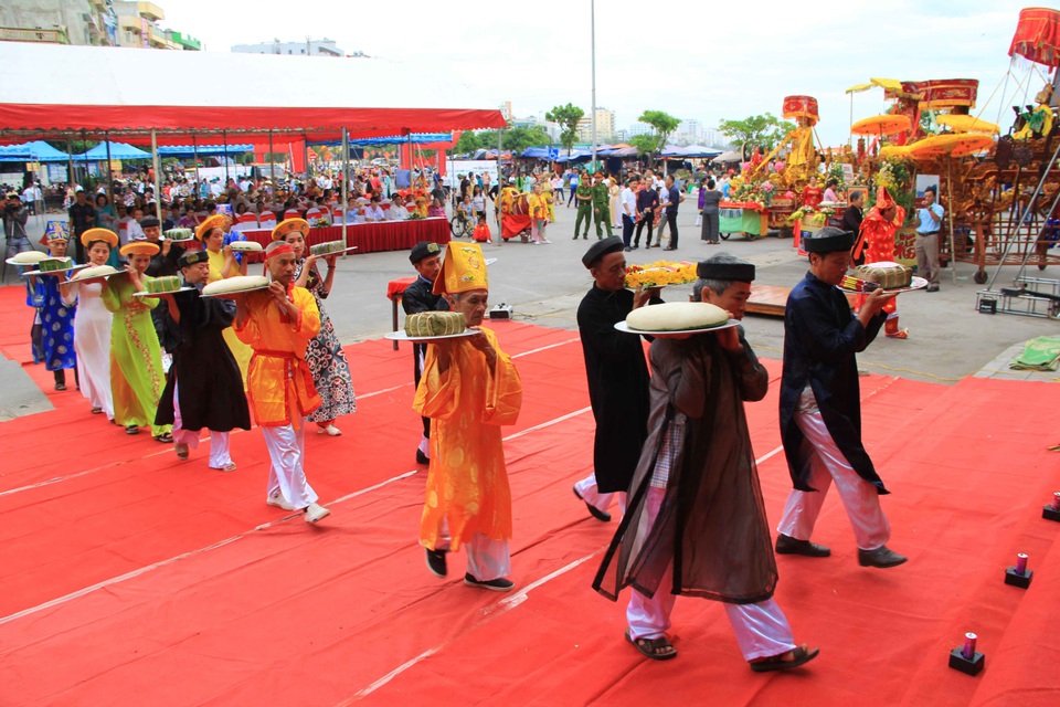 Độc đáo lễ hội thi làm bánh chưng, bánh giầy dâng thần Độc Cước ở Sầm Sơn - 2