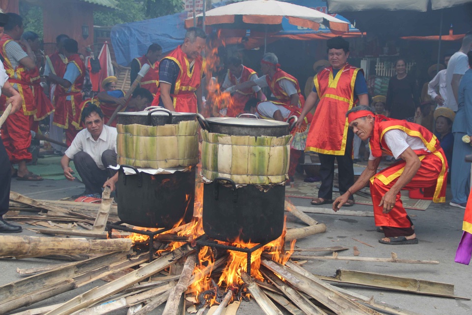 Độc đáo lễ hội thi làm bánh chưng, bánh giầy dâng thần Độc Cước ở Sầm Sơn - 5
