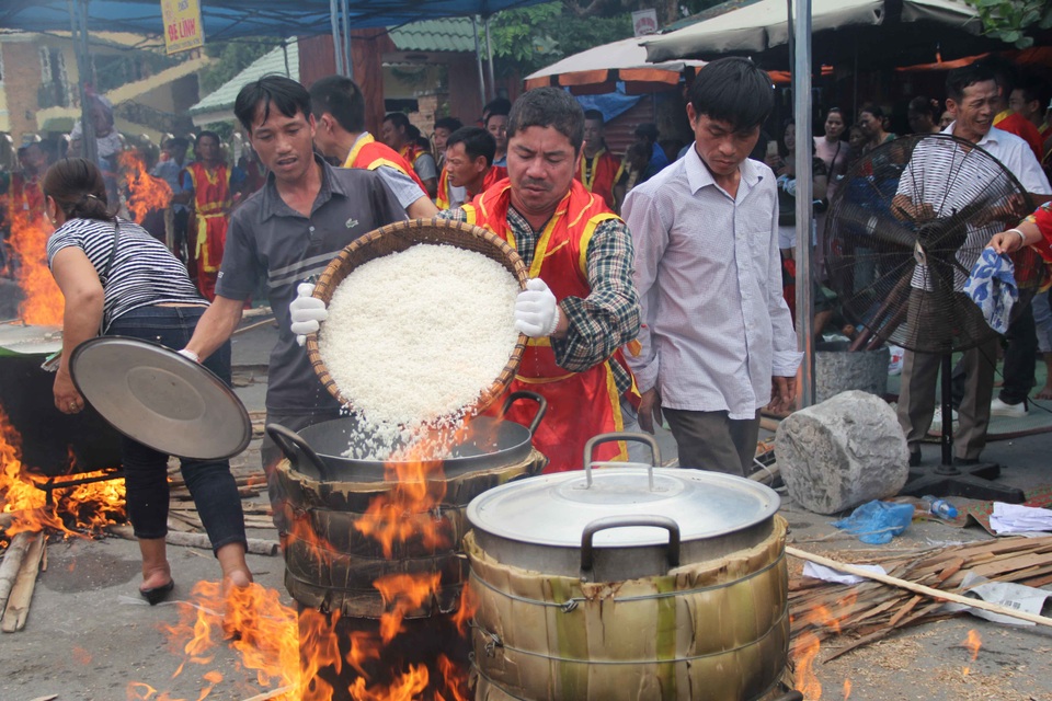 Độc đáo lễ hội thi làm bánh chưng, bánh giầy dâng thần Độc Cước ở Sầm Sơn - 6