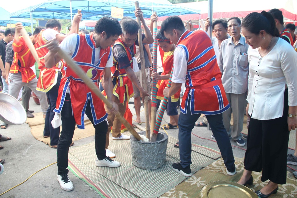 Độc đáo lễ hội thi làm bánh chưng, bánh giầy dâng thần Độc Cước ở Sầm Sơn - 4