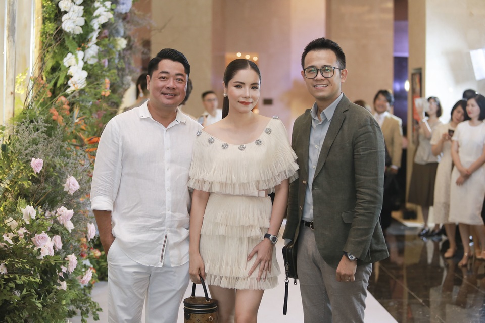 Dàn BTV VTV cùng Tuấn Hưng, Lê Hiếu, Khắc Việt chúc mừng đám cưới Phí Linh - 15 Dàn BTV VTV cùng Tuấn Hưng, Lê Hiếu, Khắc Việt chúc mừng đám cưới Phí Linh - 15