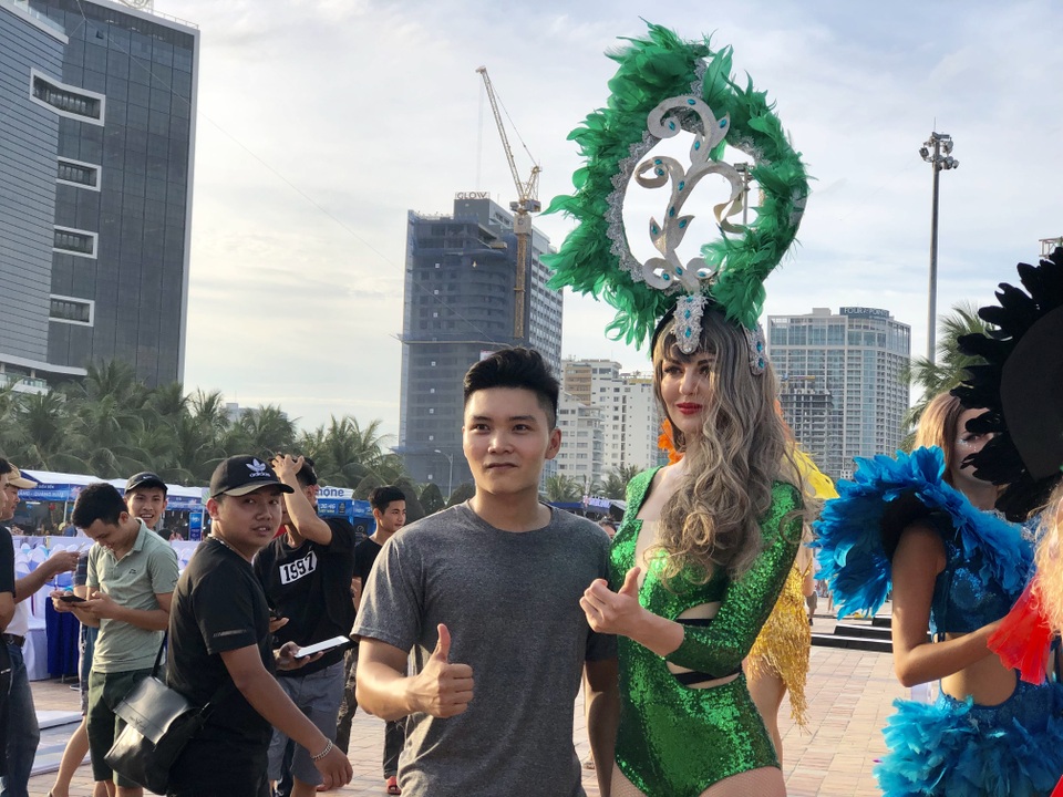 Flashmob bikini khuấy động biển hè Đà Nẵng - 10 Flashmob bikini khuấy động biển hè Đà Nẵng - 10