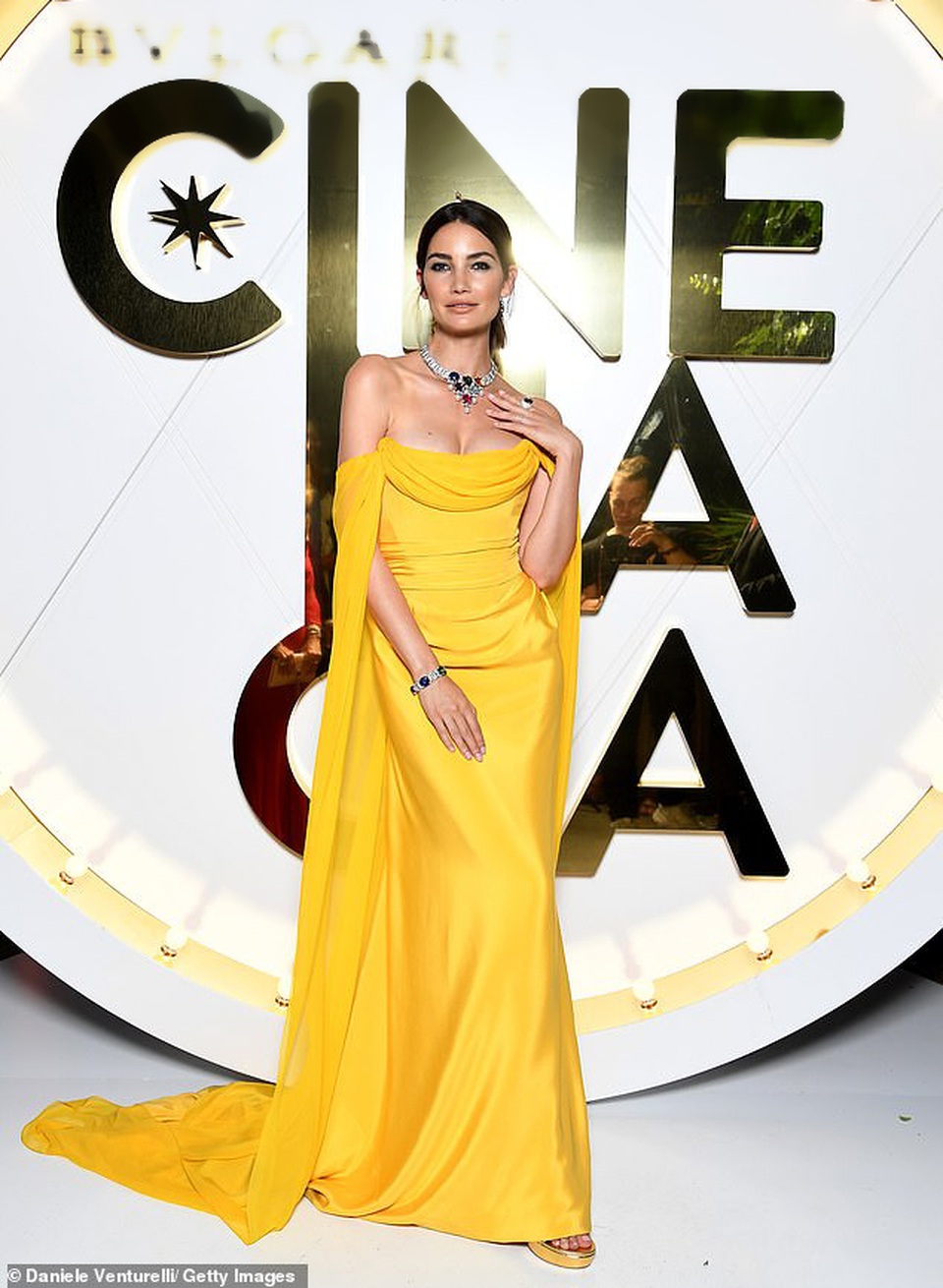 Lily Aldridge thon thả đáng kinh ngạc sau khi sinh con - 3 Lily Aldridge thon thả đáng kinh ngạc sau khi sinh con - 3