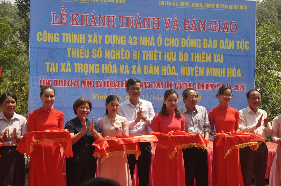 Quảng Bình: 43 hộ đồng bào dân tộc thiểu số vui mừng đón nhận nhà ở mới - 1 Quảng Bình: 43 hộ đồng bào dân tộc thiểu số vui mừng đón nhận nhà ở mới - 1