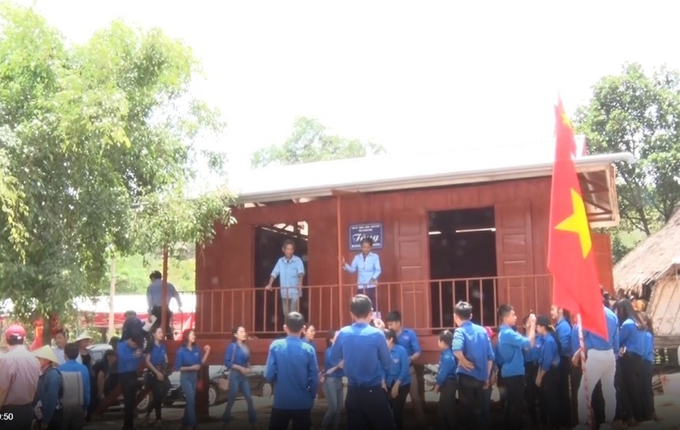 Quảng Bình: 43 hộ đồng bào dân tộc thiểu số vui mừng đón nhận nhà ở mới - 2 Quảng Bình: 43 hộ đồng bào dân tộc thiểu số vui mừng đón nhận nhà ở mới - 2