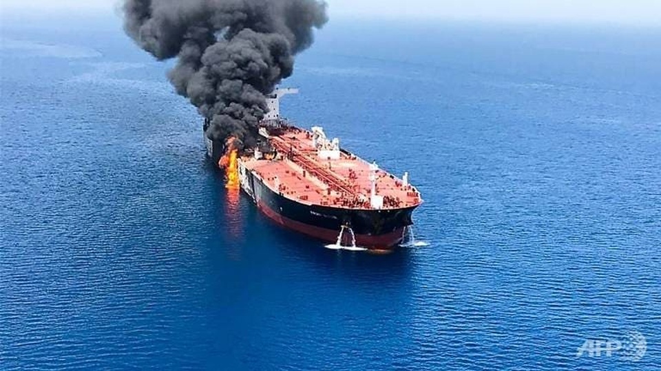 “Tố” Tehran tấn công hai tàu dầu, Mỹ đưa thêm tàu chiến tới gần Iran - 1 “Tố” Tehran tấn công hai tàu dầu, Mỹ đưa thêm tàu chiến tới gần Iran - 1