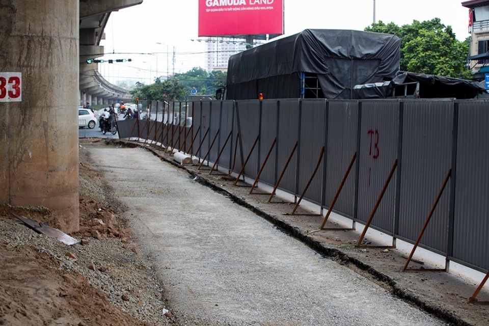 Hà Nội: Xén dải phân cách ở điểm đen ùn tắc nút giao Pháp Vân - 5 Hà Nội: Xén dải phân cách ở điểm đen ùn tắc nút giao Pháp Vân - 5