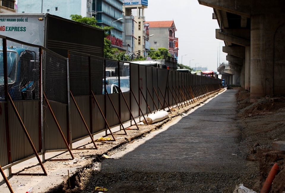 Hà Nội: Xén dải phân cách ở điểm đen ùn tắc nút giao Pháp Vân - 7 Hà Nội: Xén dải phân cách ở điểm đen ùn tắc nút giao Pháp Vân - 7