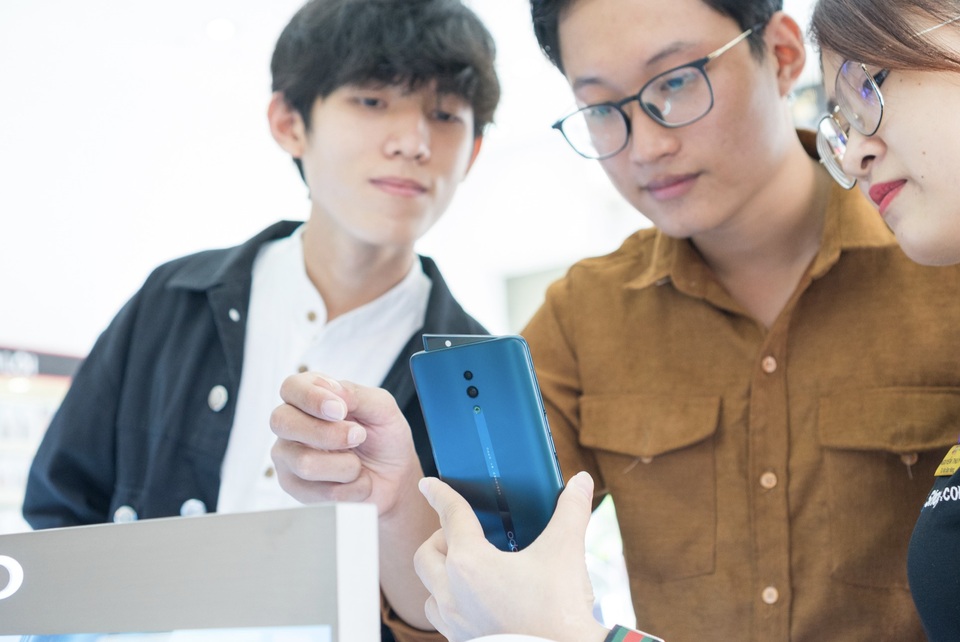 OPPO Reno phiên bản chuẩn chính thức lên kệ từ hôm nay - 1 OPPO Reno phiên bản chuẩn chính thức lên kệ từ hôm nay - 1