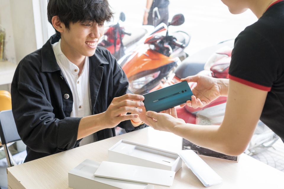 OPPO Reno phiên bản chuẩn chính thức lên kệ từ hôm nay - 5 OPPO Reno phiên bản chuẩn chính thức lên kệ từ hôm nay - 5