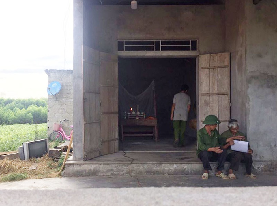 Đi mò cua, 2 mẹ con chết đuối thương tâm - 2 Đi mò cua, 2 mẹ con chết đuối thương tâm - 2