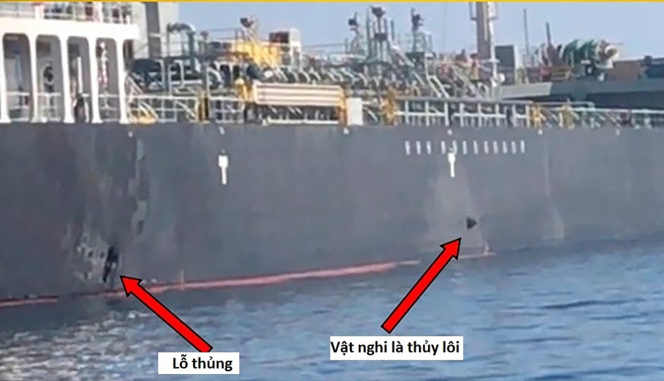 Mỹ thu được mảnh vỡ nghi giống thủy lôi Iran trên tàu dầu bị tấn công - 1 Mỹ thu được mảnh vỡ nghi giống thủy lôi Iran trên tàu dầu bị tấn công - 1