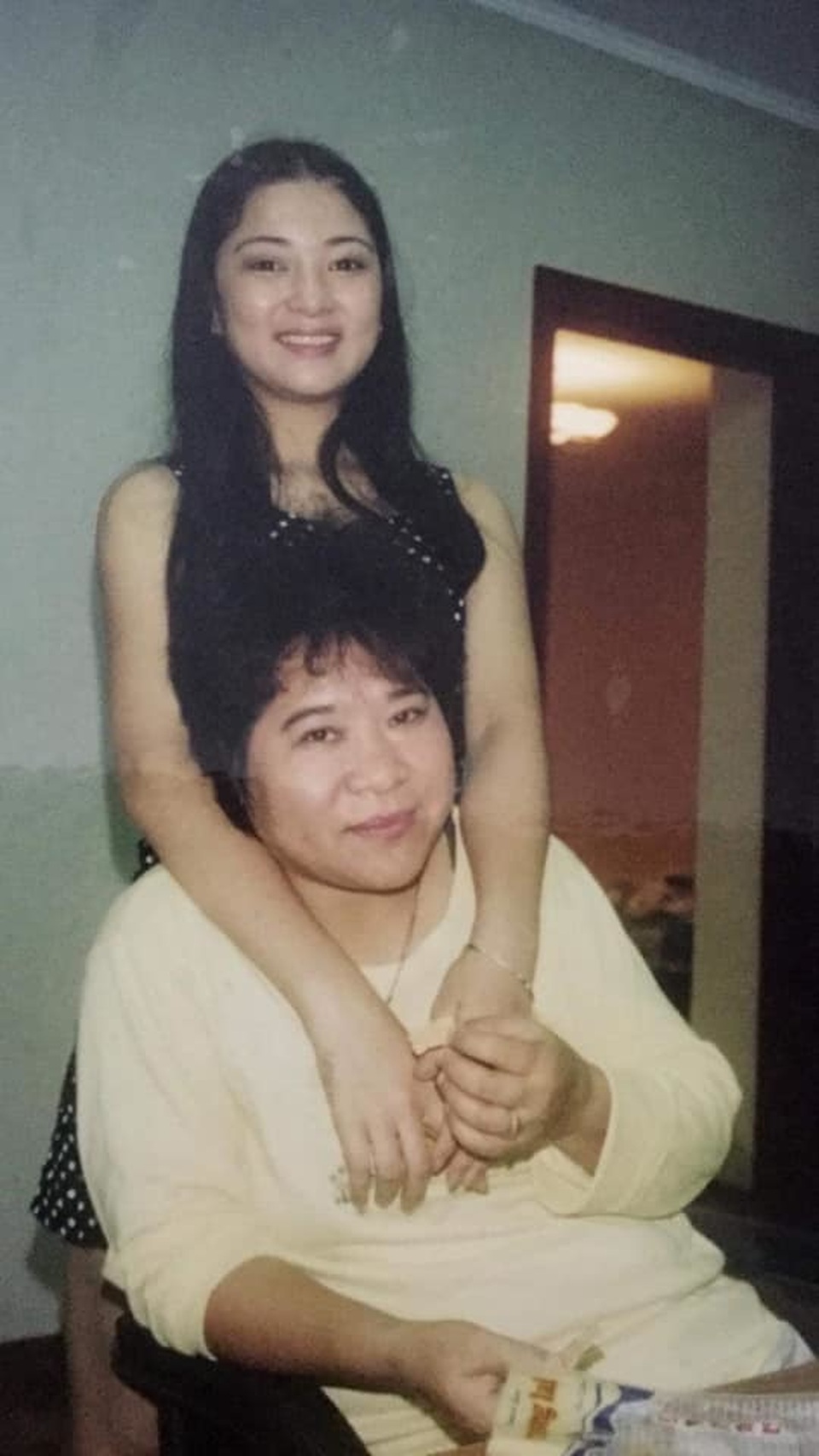 Bất ngờ với nhan sắc xinh đẹp thời thanh xuân “nghịch hơn quỷ” của Minh Vượng - 7 Bất ngờ với nhan sắc xinh đẹp thời thanh xuân “nghịch hơn quỷ” của Minh Vượng - 7