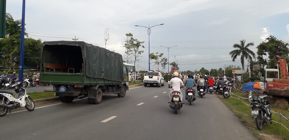 Bắt khẩn cấp nghi can gọi hàng chục giang hồ “vây” xe ô tô chở công an - 1 Bắt khẩn cấp nghi can gọi hàng chục giang hồ “vây” xe ô tô chở công an - 1