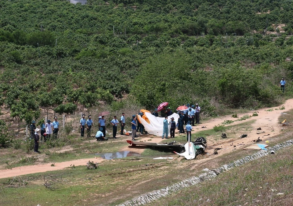 Đề xuất thăng quân hàm cho 2 phi công hy sinh trong vụ rơi máy bay - 1 Đề xuất thăng quân hàm cho 2 phi công hy sinh trong vụ rơi máy bay - 1