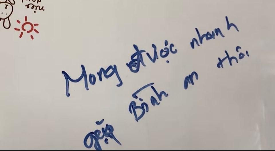 Người mẹ ung thư giai đoạn cuối lần đầu gặp con: “Ở đây, bao giờ mẹ khỏe, mẹ sang” - 6 Người mẹ ung thư giai đoạn cuối lần đầu gặp con: “Ở đây, bao giờ mẹ khỏe, mẹ sang” - 6