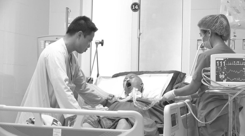 Người mẹ ung thư giai đoạn cuối lần đầu gặp con: “Ở đây, bao giờ mẹ khỏe, mẹ sang” - 3 Người mẹ ung thư giai đoạn cuối lần đầu gặp con: “Ở đây, bao giờ mẹ khỏe, mẹ sang” - 3