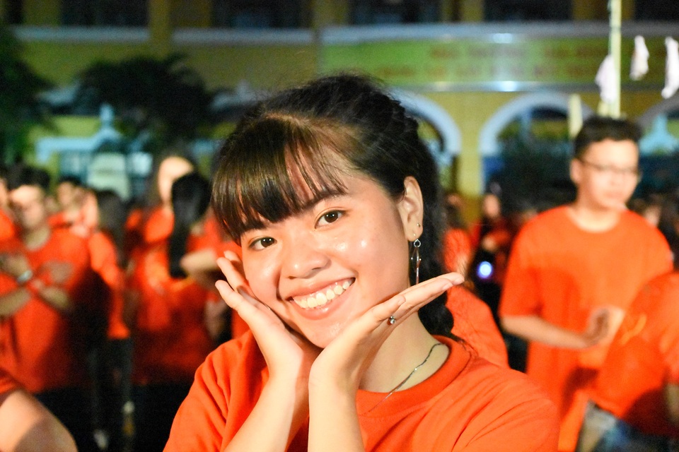 Teen Trưng Vương cười khóc nghẹn ngào trong sinh nhật tập thể tuổi 18 - 4 Teen Trưng Vương cười khóc nghẹn ngào trong sinh nhật tập thể tuổi 18 - 4