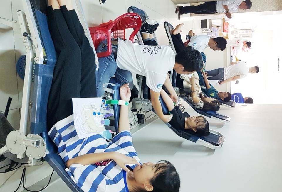 Huy động hàng trăm đơn vị máu và tiểu cầu trong thanh niên - 5 Huy động hàng trăm đơn vị máu và tiểu cầu trong thanh niên - 5