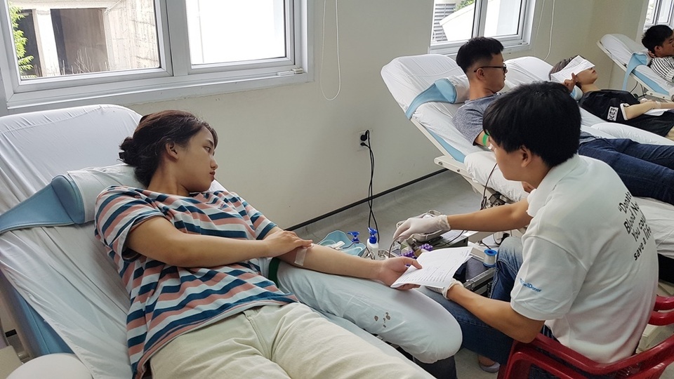 Huy động hàng trăm đơn vị máu và tiểu cầu trong thanh niên - 4 Huy động hàng trăm đơn vị máu và tiểu cầu trong thanh niên - 4