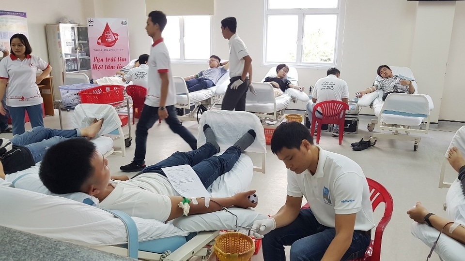 Huy động hàng trăm đơn vị máu và tiểu cầu trong thanh niên - 1 Huy động hàng trăm đơn vị máu và tiểu cầu trong thanh niên - 1