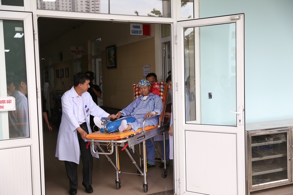 Người mẹ ung thư giai đoạn cuối lần đầu gặp con: “Ở đây, bao giờ mẹ khỏe, mẹ sang” - 1 Người mẹ ung thư giai đoạn cuối lần đầu gặp con: “Ở đây, bao giờ mẹ khỏe, mẹ sang” - 1