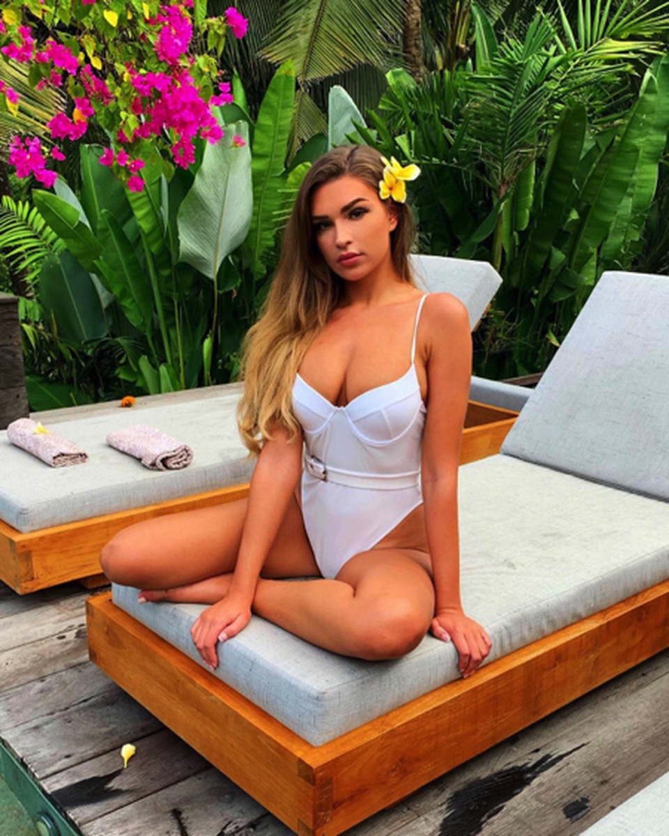 Ngỡ ngàng với hình ảnh bikini của loạt sao nữ - 1 Ngỡ ngàng với hình ảnh bikini của loạt sao nữ - 1