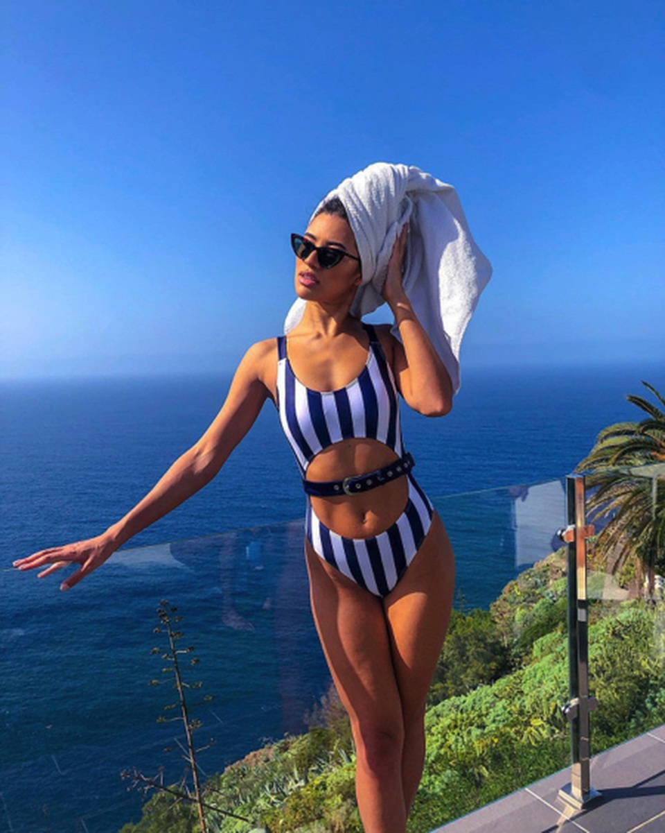 Ngỡ ngàng với hình ảnh bikini của loạt sao nữ - 3 Ngỡ ngàng với hình ảnh bikini của loạt sao nữ - 3
