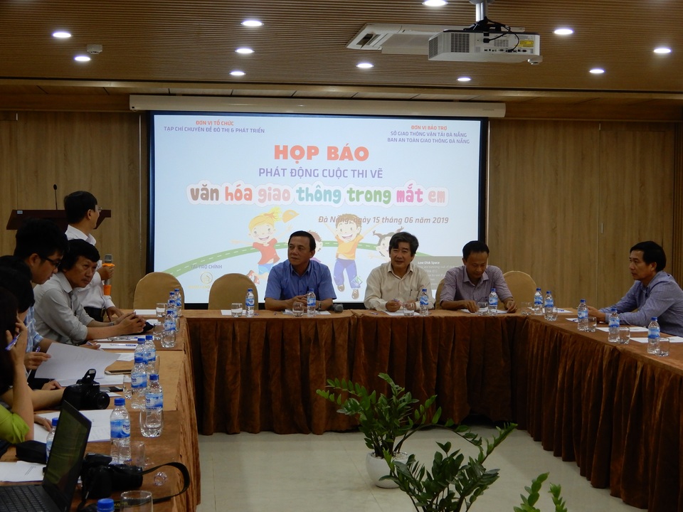 Đà Nẵng phát động cuộc thi vẽ tranh “Văn hóa giao thông trong mắt em” - 1 Đà Nẵng phát động cuộc thi vẽ tranh “Văn hóa giao thông trong mắt em” - 1
