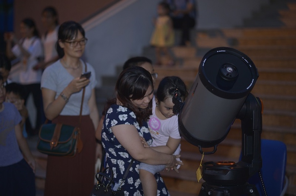 Giới trẻ Hà Nội khám phá bầu trời với kính thiên văn tự chế lớn nhất miền Bắc - 4 Giới trẻ Hà Nội khám phá bầu trời với kính thiên văn tự chế lớn nhất miền Bắc - 4