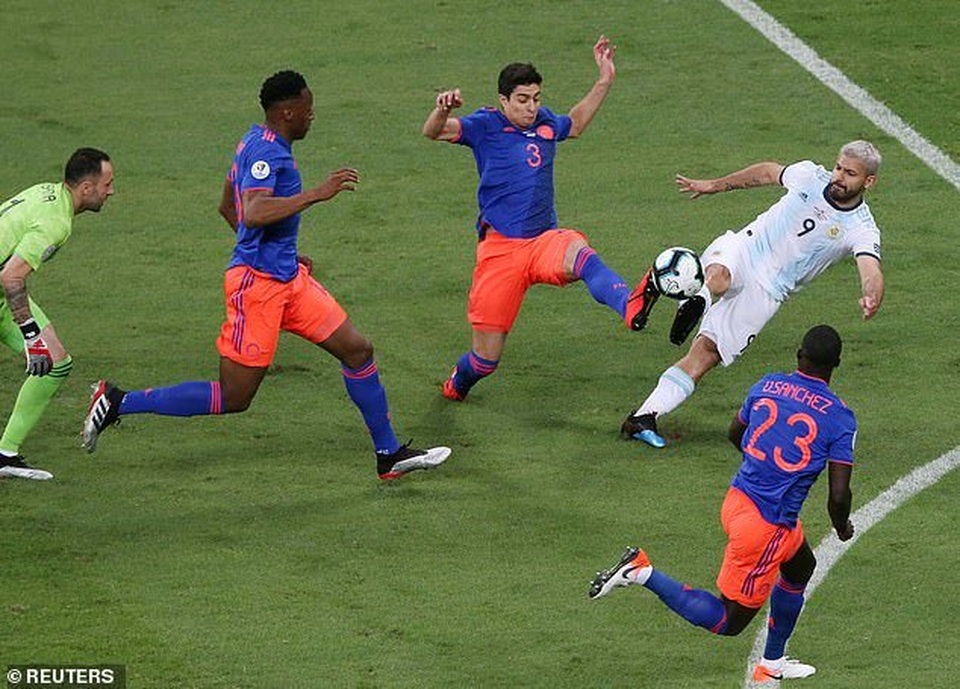 Argentina 0-2 Colombia: Nỗi thất vọng của Messi - 6 Argentina 0-2 Colombia: Nỗi thất vọng của Messi - 6