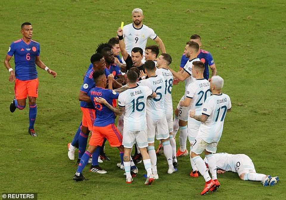 Argentina 0-2 Colombia: Nỗi thất vọng của Messi - 5 Argentina 0-2 Colombia: Nỗi thất vọng của Messi - 5