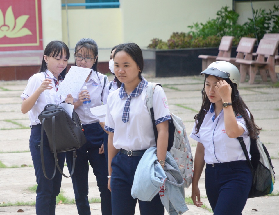 Tuyển sinh lớp 10 Sóc Trăng: Đề Toán khó - 1 Tuyển sinh lớp 10 Sóc Trăng: Đề Toán khó - 1