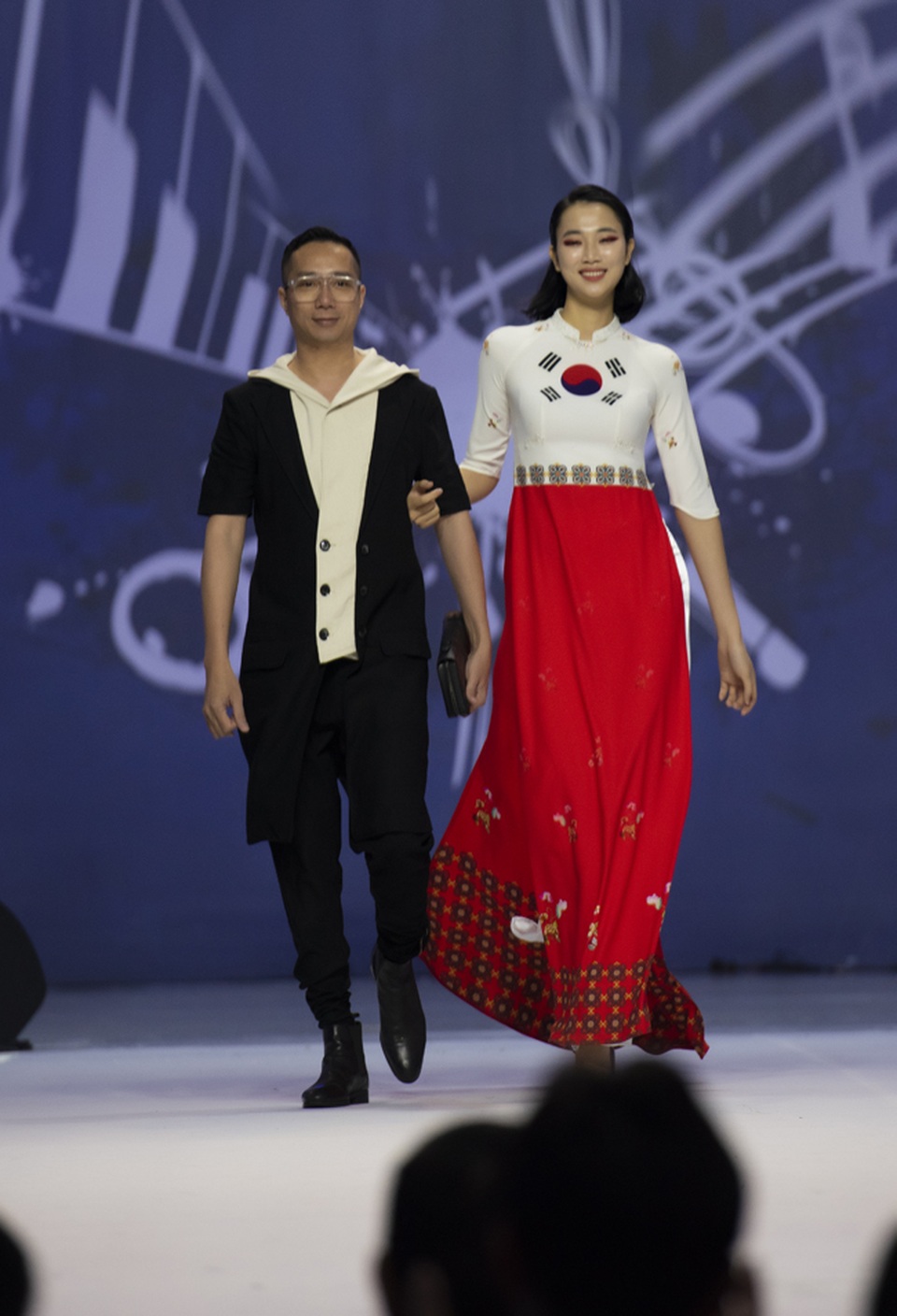NTK Đỗ Trịnh Hoài Nam mở màn Giấc mơ hoa tại Asean Week 2019 - 8 NTK Đỗ Trịnh Hoài Nam mở màn Giấc mơ hoa tại Asean Week 2019 - 8