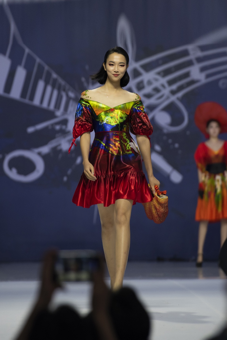 NTK Đỗ Trịnh Hoài Nam mở màn Giấc mơ hoa tại Asean Week 2019 - 2 NTK Đỗ Trịnh Hoài Nam mở màn Giấc mơ hoa tại Asean Week 2019 - 2