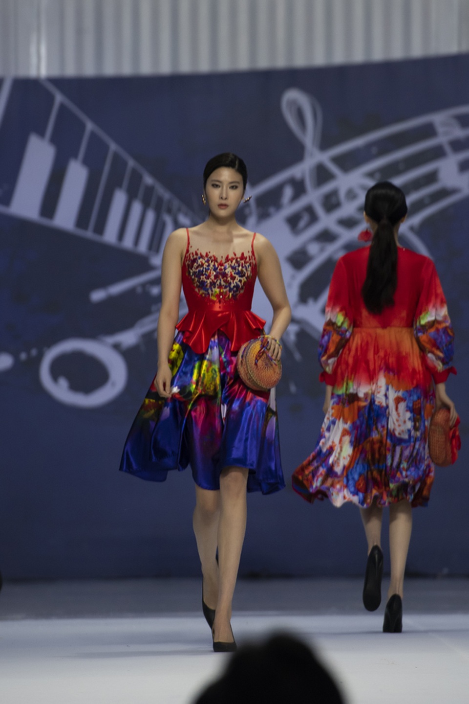 NTK Đỗ Trịnh Hoài Nam mở màn Giấc mơ hoa tại Asean Week 2019 - 4 NTK Đỗ Trịnh Hoài Nam mở màn Giấc mơ hoa tại Asean Week 2019 - 4