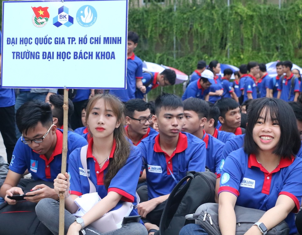Giới trẻ Sài Gòn hào hứng ngày bắt đầu Tiếp sức mùa thi - 6 Giới trẻ Sài Gòn hào hứng ngày bắt đầu Tiếp sức mùa thi - 6