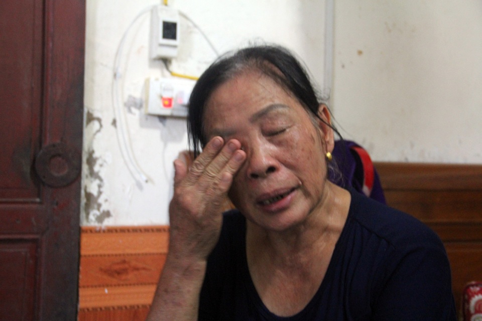 Bạn đọc Dân trí hỗ trợ hàng chục triệu đồng tới người đàn bà bất hạnh mất hai con, chăm chồng con bệnh nặng - 1 Bạn đọc Dân trí hỗ trợ hàng chục triệu đồng tới người đàn bà bất hạnh mất hai con, chăm chồng con bệnh nặng - 1