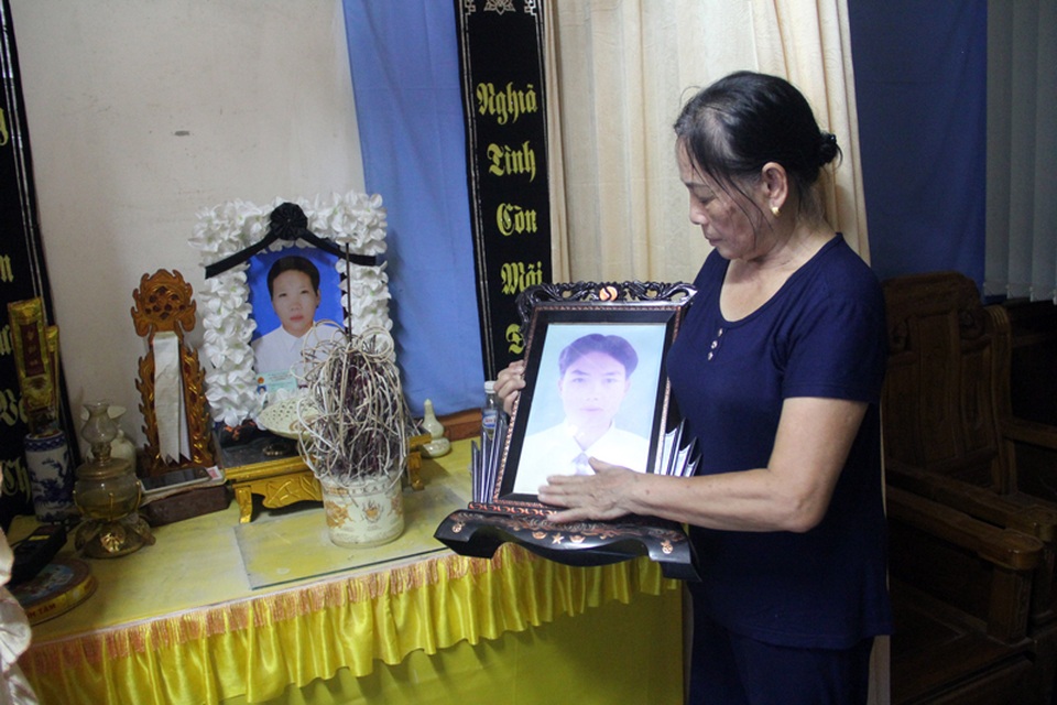 Bạn đọc Dân trí hỗ trợ hàng chục triệu đồng tới người đàn bà bất hạnh mất hai con, chăm chồng con bệnh nặng - 3 Bạn đọc Dân trí hỗ trợ hàng chục triệu đồng tới người đàn bà bất hạnh mất hai con, chăm chồng con bệnh nặng - 3