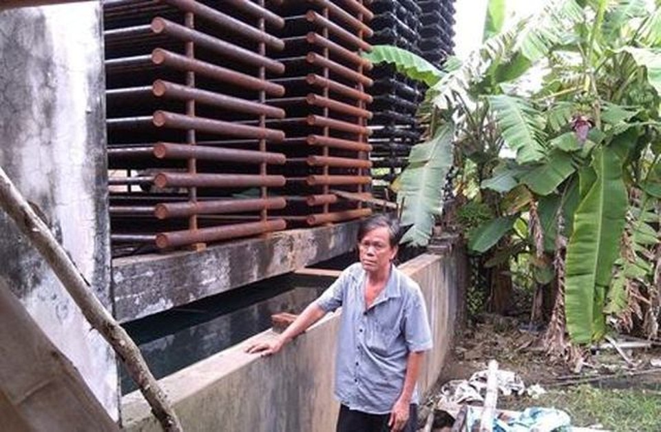 Bài 3: Người dân bức xúc vì cả huyện không cưỡng chế được nhà máy nước đá sai phạm? - 1 Bài 3: Người dân bức xúc vì cả huyện không cưỡng chế được nhà máy nước đá sai phạm? - 1