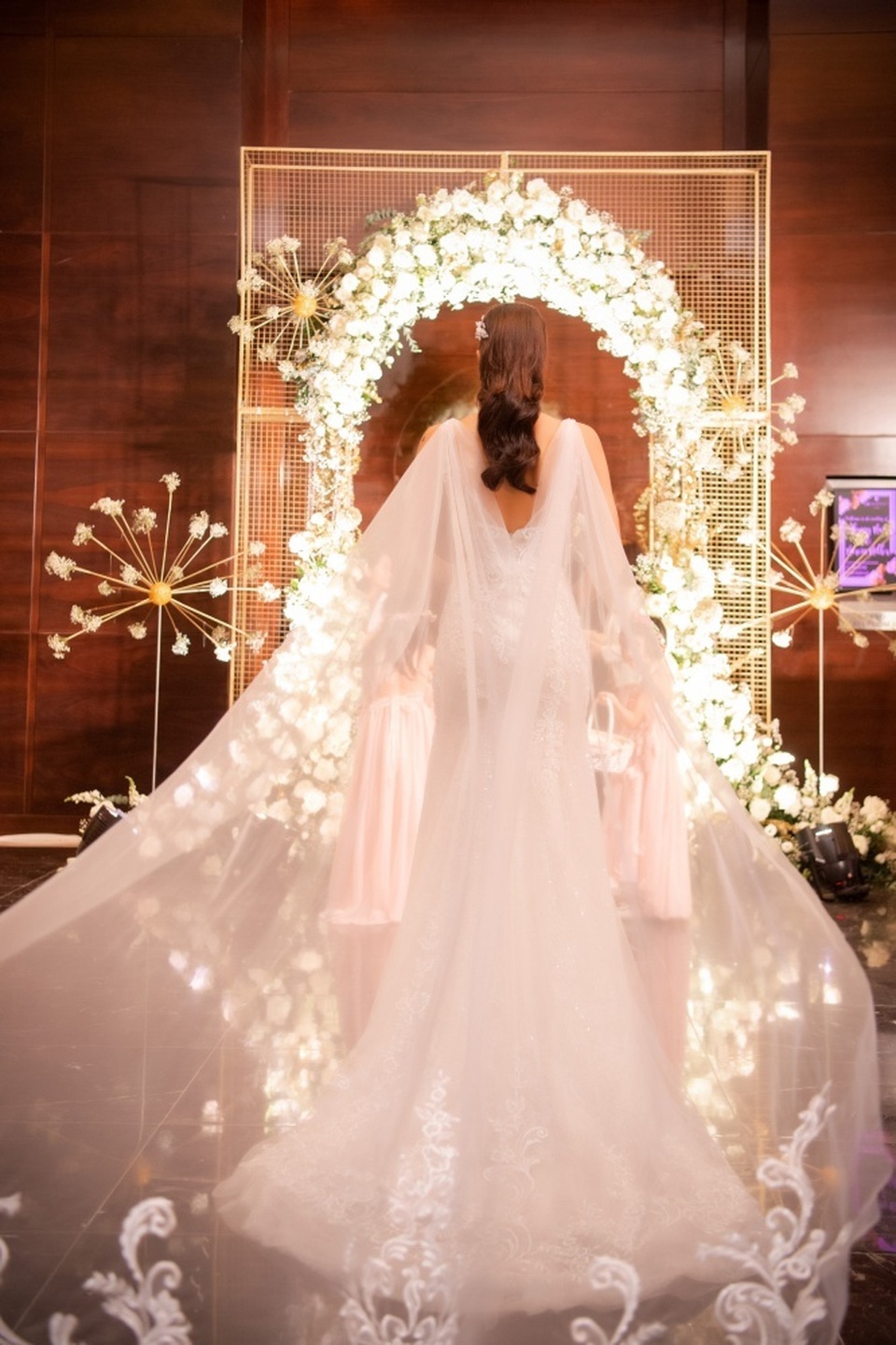 Chồng Tây bật khóc, hứa sẽ yêu thương siêu mẫu Phương Mai đến hết cuộc đời - 23