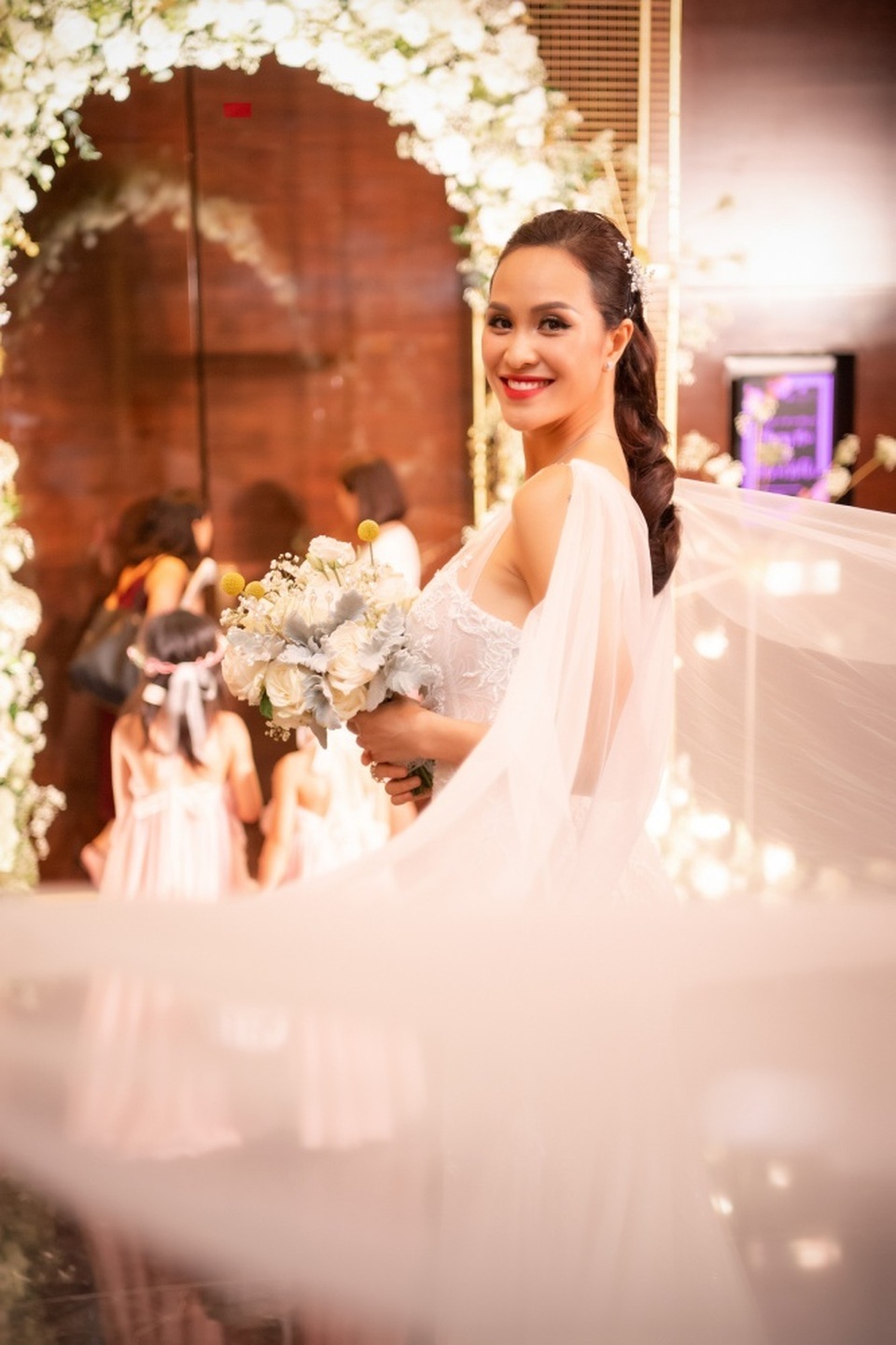 Chồng Tây bật khóc, hứa sẽ yêu thương siêu mẫu Phương Mai đến hết cuộc đời - 22