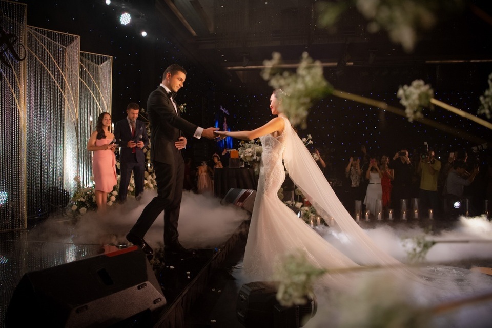 Chồng Tây bật khóc, hứa sẽ yêu thương siêu mẫu Phương Mai đến hết cuộc đời - 8