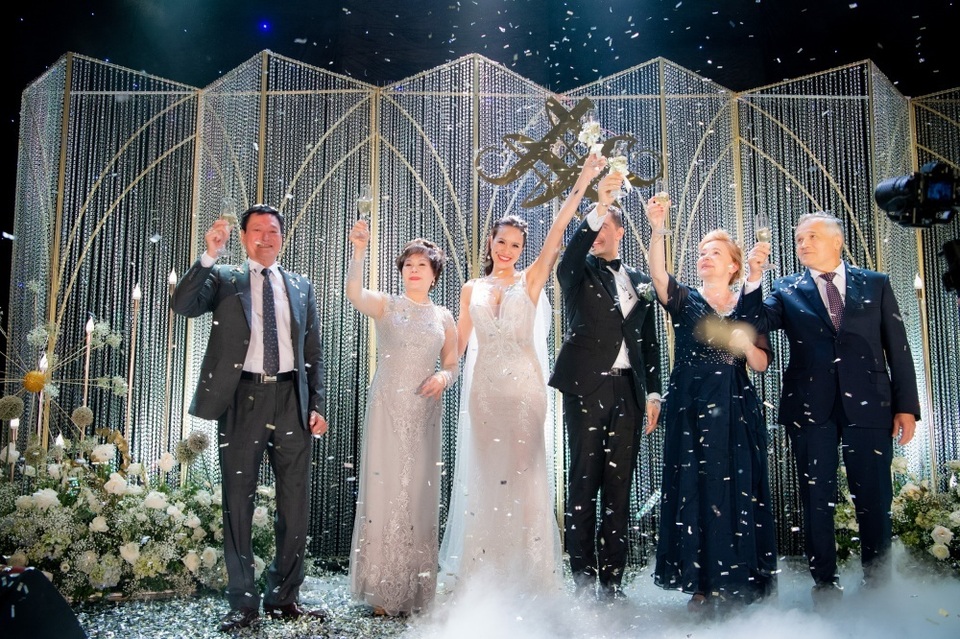 Chồng Tây bật khóc, hứa sẽ yêu thương siêu mẫu Phương Mai đến hết cuộc đời - 15