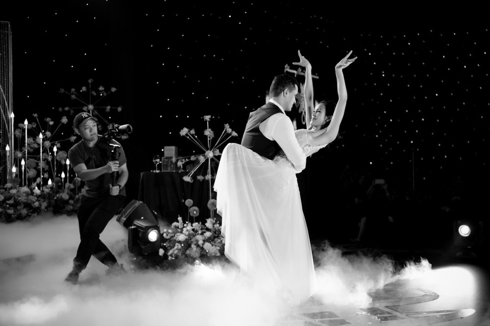 Chồng Tây bật khóc, hứa sẽ yêu thương siêu mẫu Phương Mai đến hết cuộc đời - 16