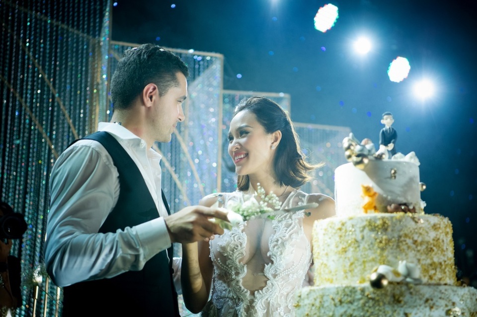 Chồng Tây bật khóc, hứa sẽ yêu thương siêu mẫu Phương Mai đến hết cuộc đời - 9