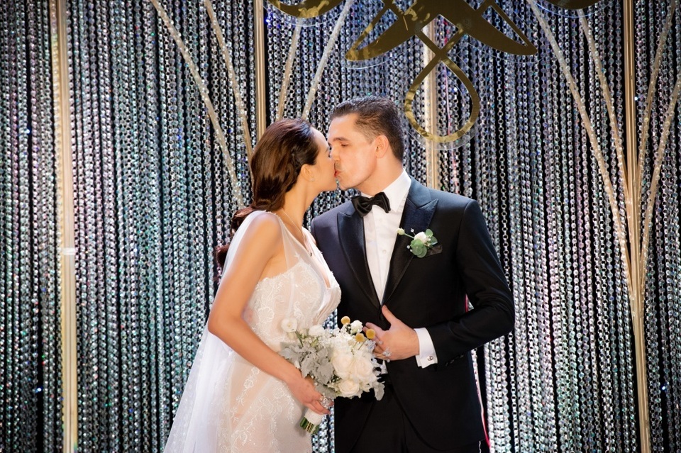 Chồng Tây bật khóc, hứa sẽ yêu thương siêu mẫu Phương Mai đến hết cuộc đời - 1