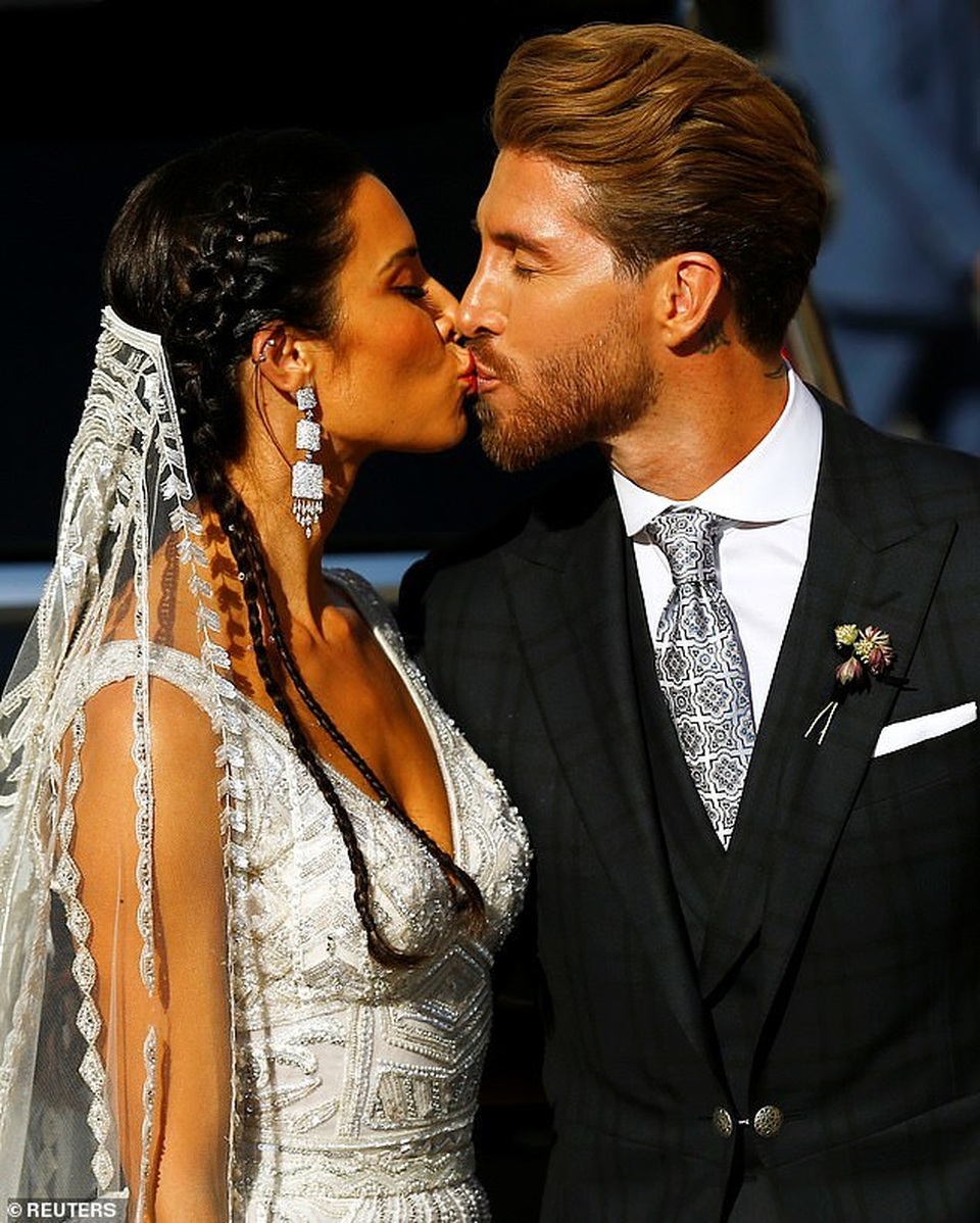 MC truyền hình 41 tuổi kết hôn với danh thủ Sergio Ramos - 1 MC truyền hình 41 tuổi kết hôn với danh thủ Sergio Ramos - 1