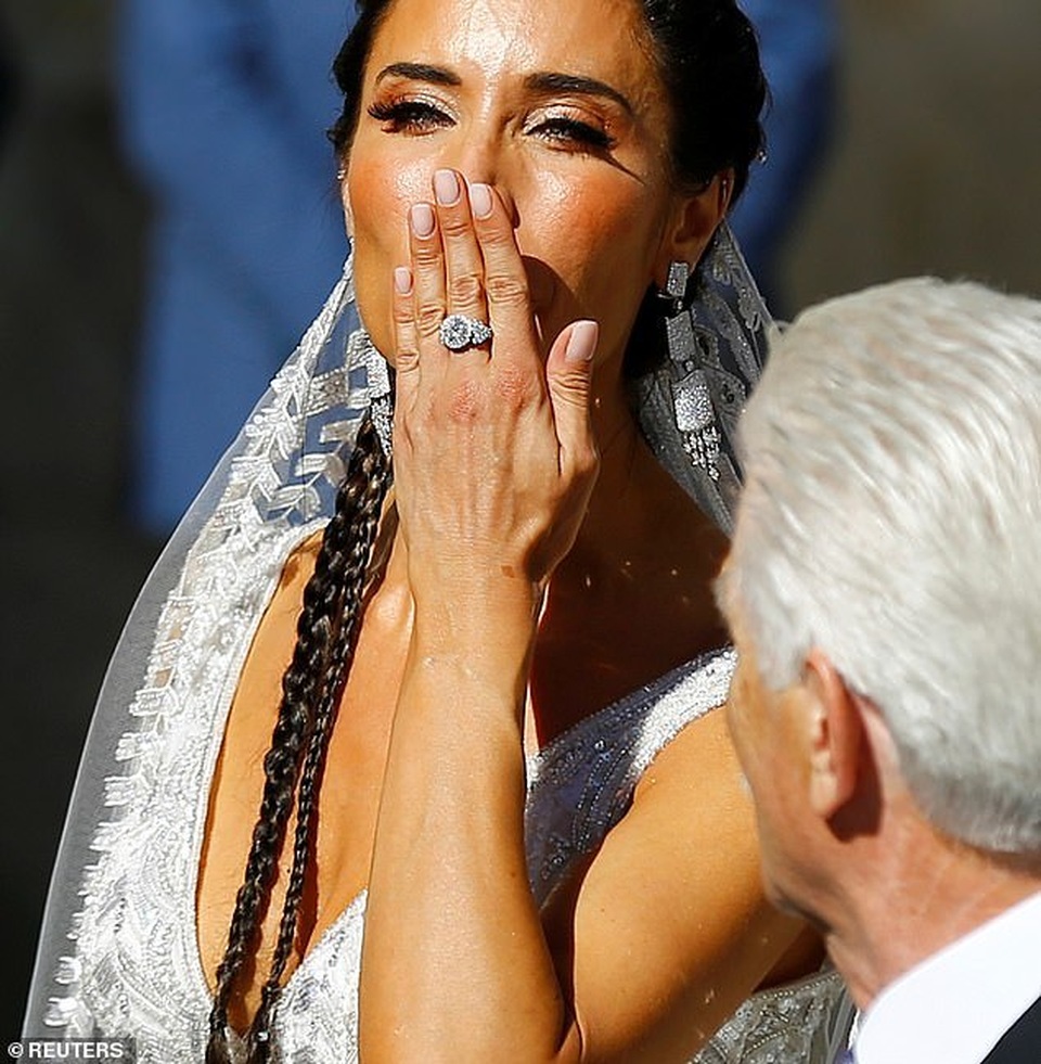 MC truyền hình 41 tuổi kết hôn với danh thủ Sergio Ramos - 8 MC truyền hình 41 tuổi kết hôn với danh thủ Sergio Ramos - 8